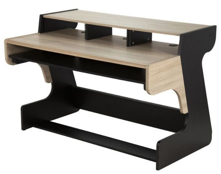 Un poste de travail ergonomique : hauteur clavier, profondeur d'écran et accès direct aux contrôleurs