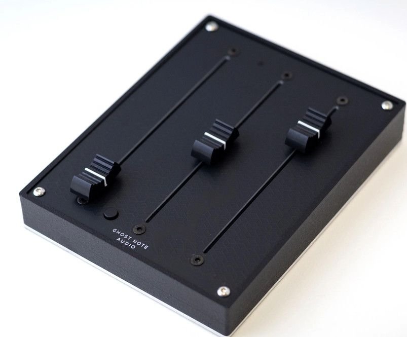 Midiflex Lujin, boîtier de faders dédiés : l'écriture d'automation à la main, en temps réel